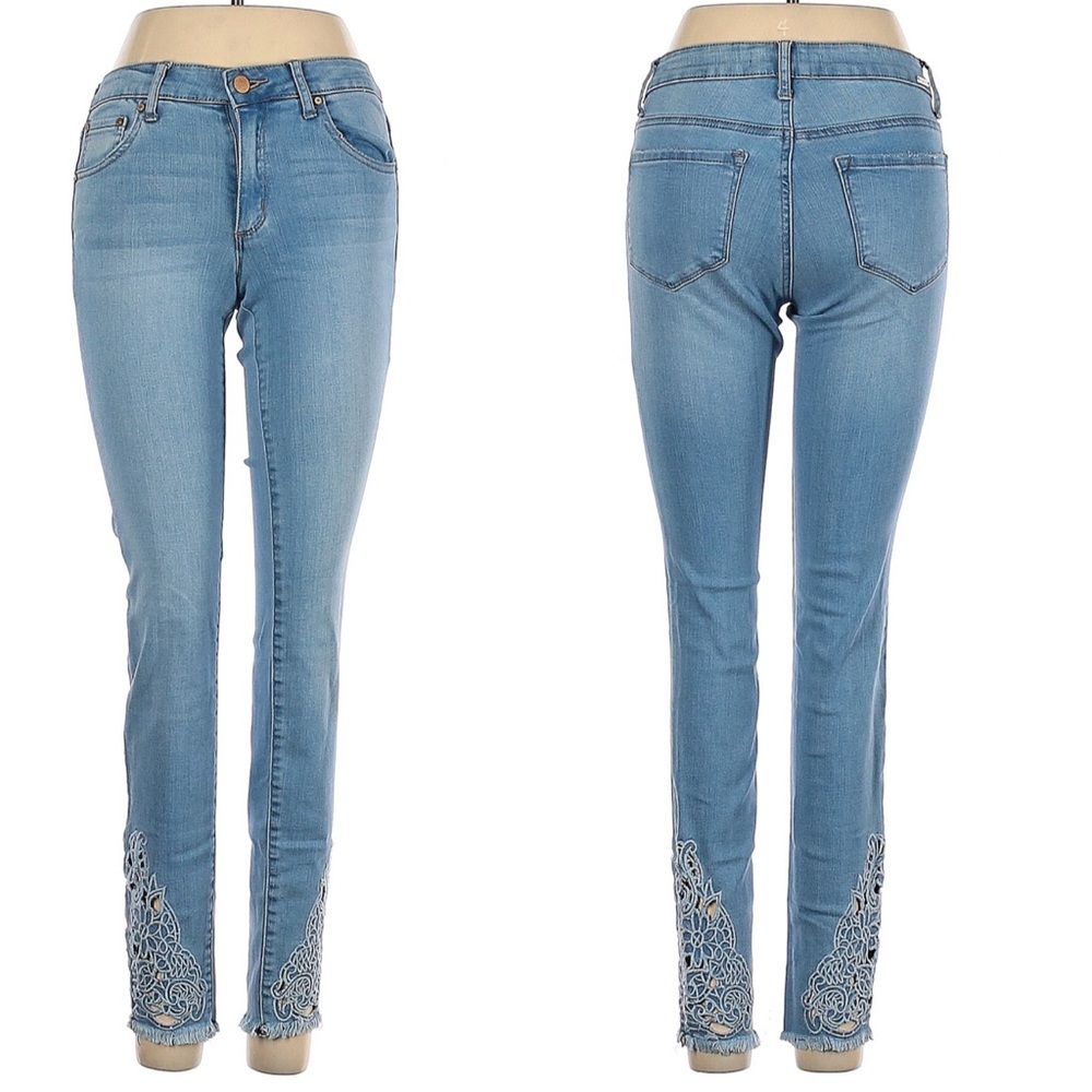 Tractr Light Wash Mid Rise Skinny Leg Floral Embroidered Jeans Size 8
